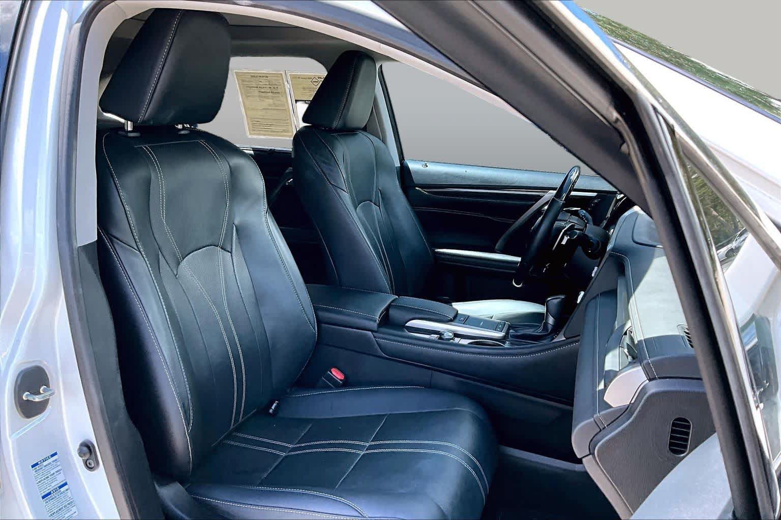Used 2022 Lexus RX 450h AWD w/ Luxury Package image 9