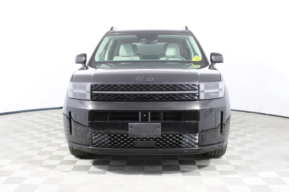 Used 2025 Hyundai Santa Fe Calligraphy FWD image 2