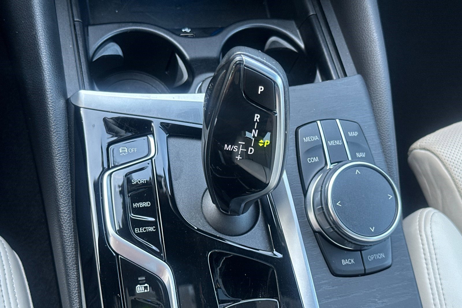 Certified 2023 BMW 530e xDrive w/ Executive Package image 28