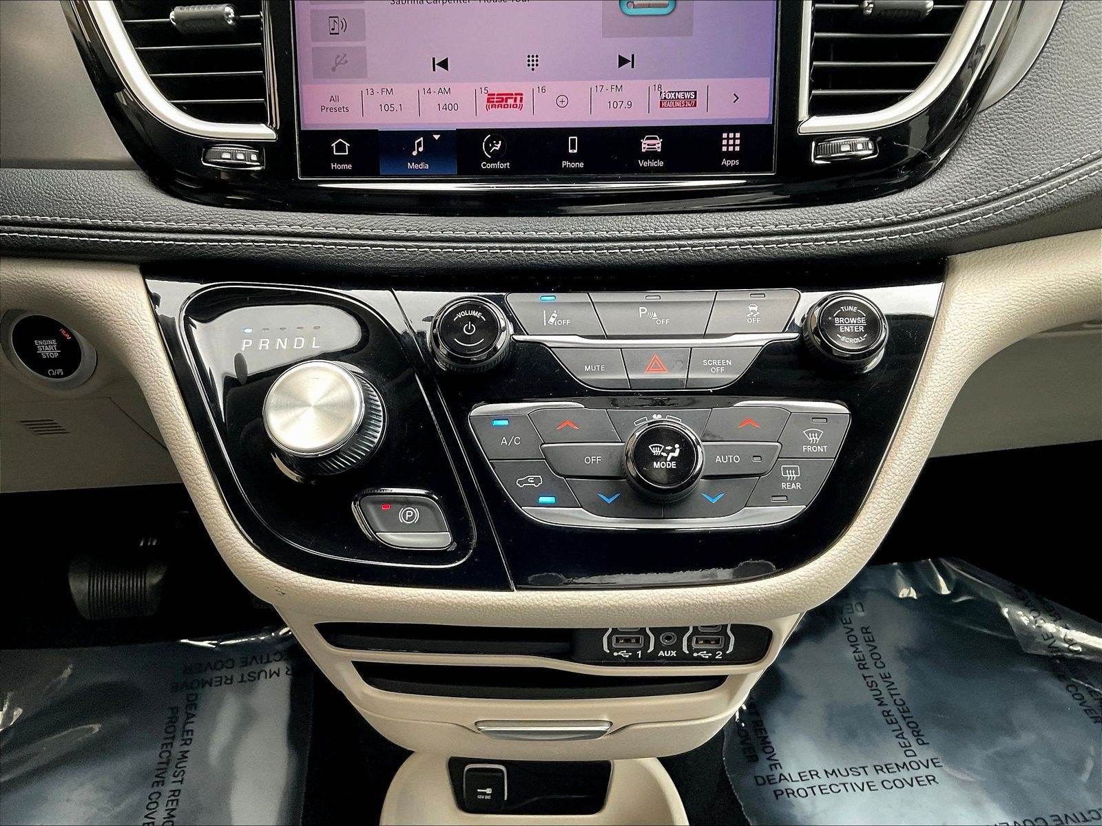 Used 2023 Chrysler Pacifica Touring-L FWD image 15