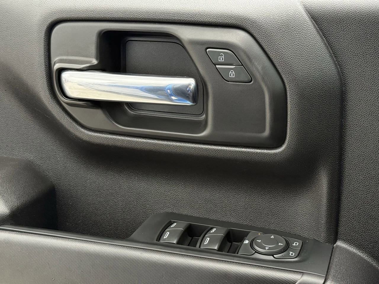 Used 2024 Chevrolet Silverado 1500 Custom image 20