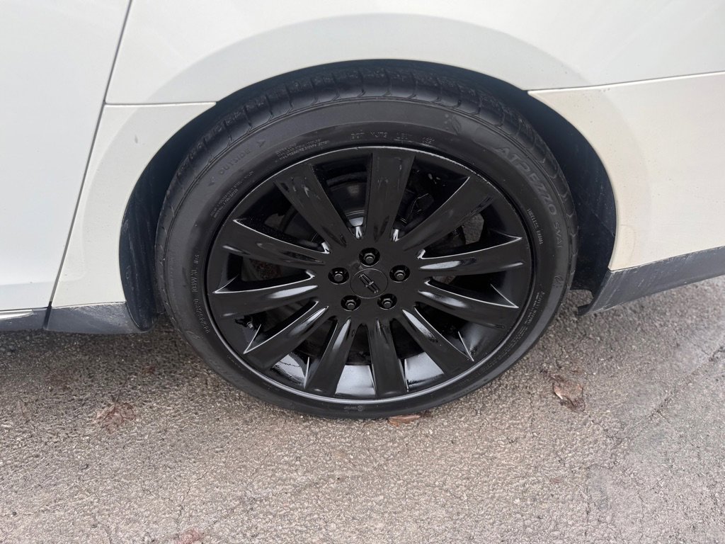 Used 2012 Lincoln MKS AWD image 23