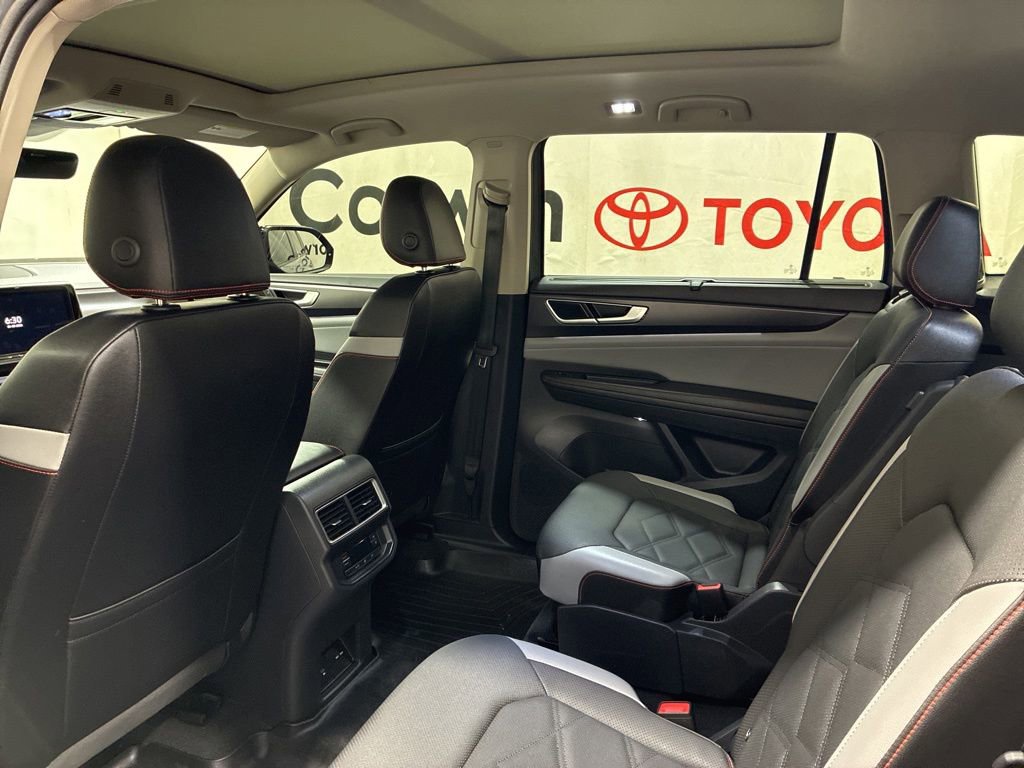 Used 2025 Volkswagen Atlas Peak Edition SE AWD/4WD image 22