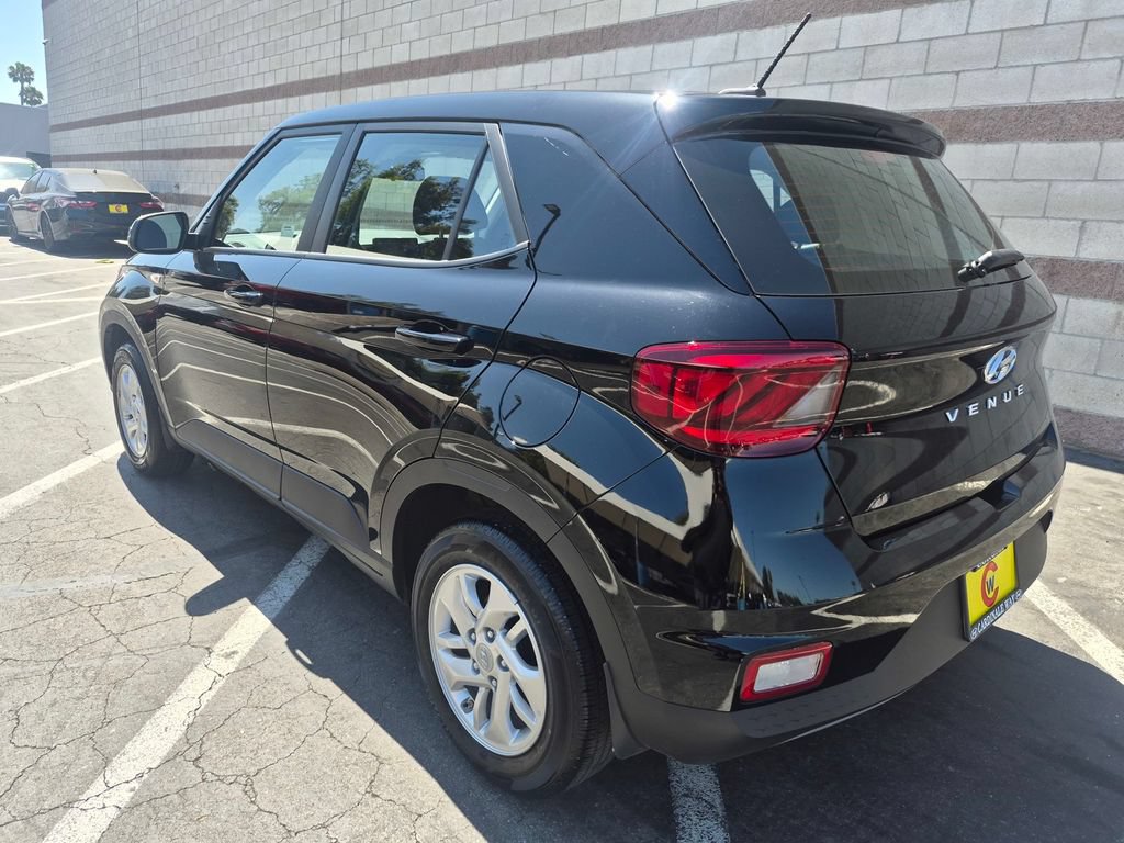 Used 2026 Hyundai Venue SE FWD image 6