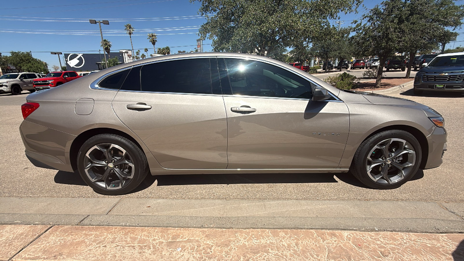 Used 2023 Chevrolet Malibu LT w/ Driver Confidence Package FWD image 8