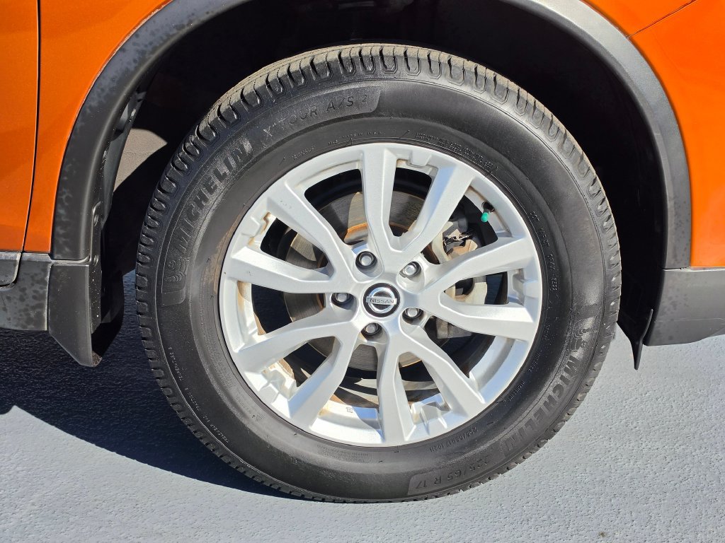 Used 2018 Nissan Rogue SV w/ Premium Package AWD/4WD image 10