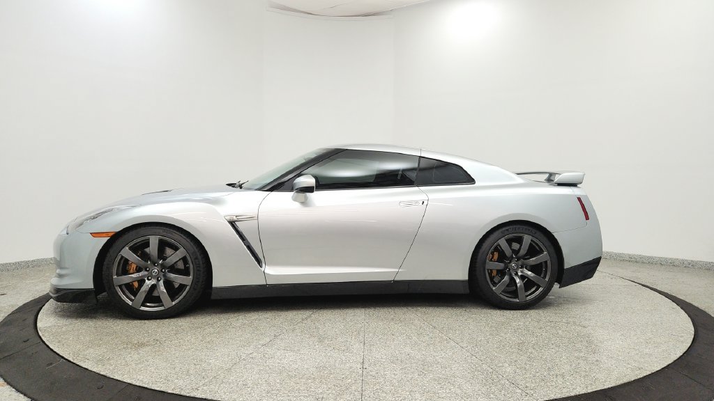 Used 2009 Nissan GT-R Premium AWD/4WD image 2