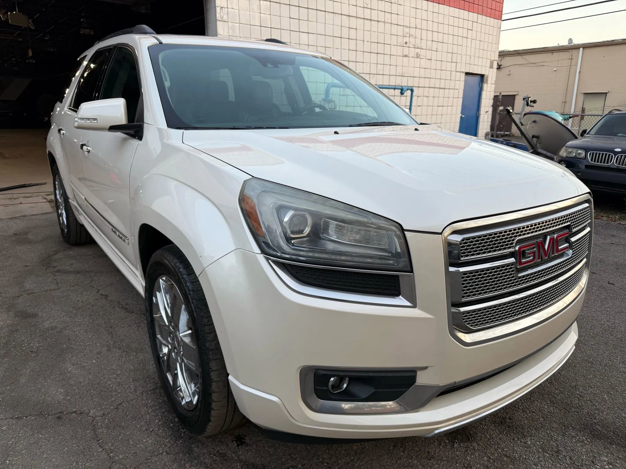 Used 2014 GMC Acadia Denali image 3