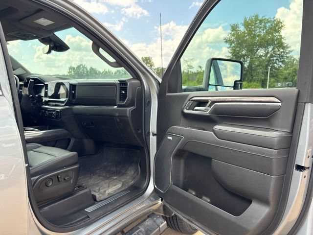 Used 2024 Chevrolet Silverado 2500 LTZ w/ LTZ Plus Package AWD/4WD image 23