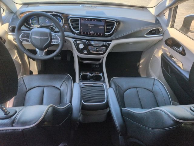 Used 2023 Chrysler Pacifica Limited FWD image 30