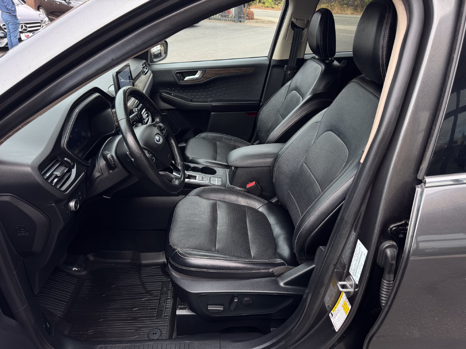 Used 2020 Ford Escape Titanium AWD/4WD image 9