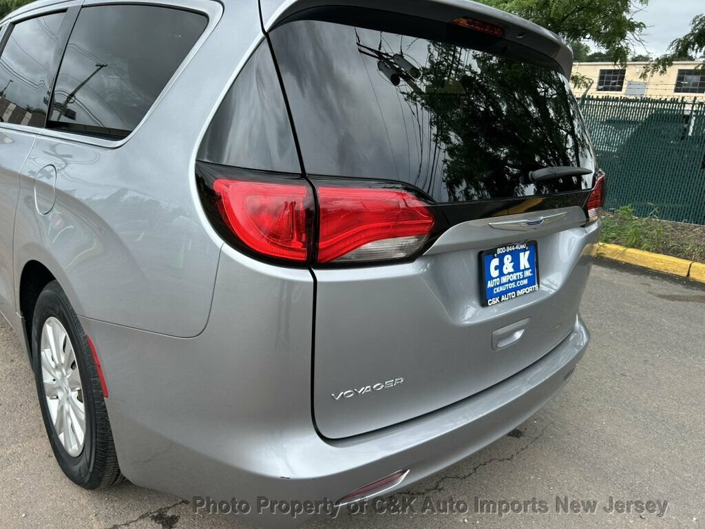 Used 2020 Chrysler Voyager L FWD image 22