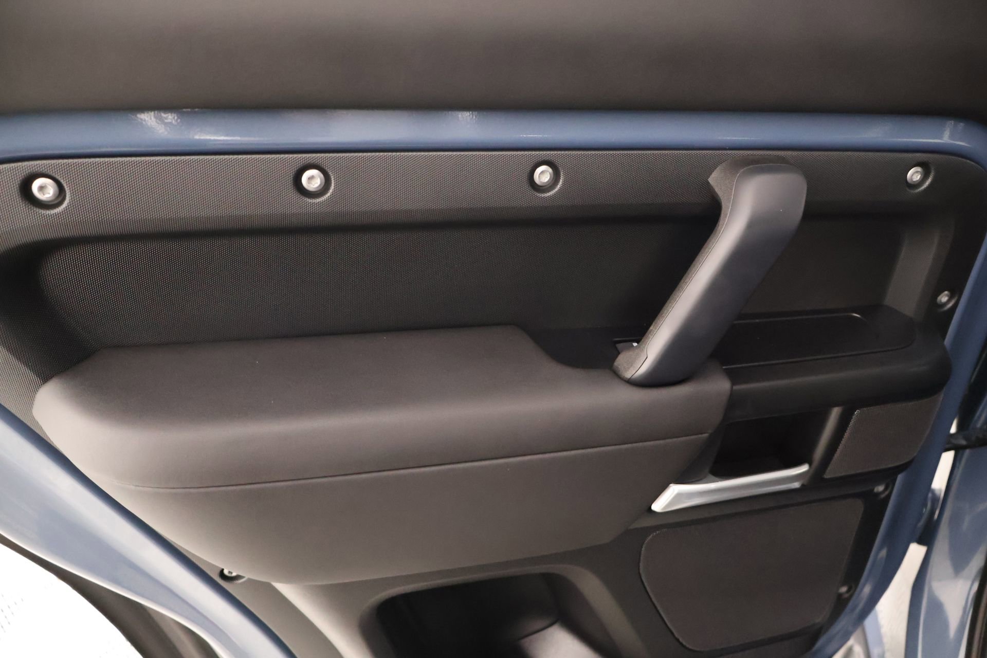 Used 2025 Land Rover Defender 110 X-Dynamic SE image 17