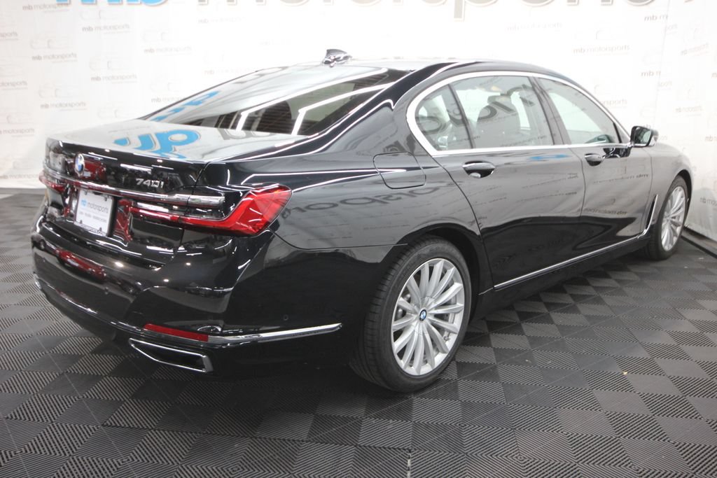 Used 2022 BMW 740i xDrive w/ Premium Package AWD/4WD image 9
