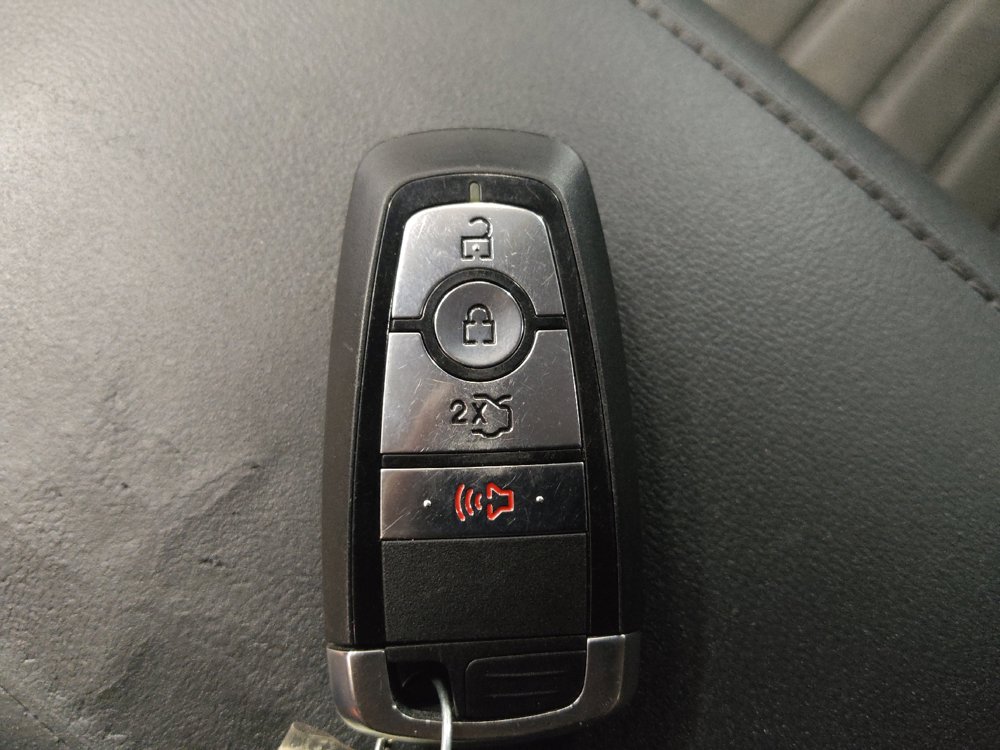 Used 2020 Ford Fusion SE FWD image 32