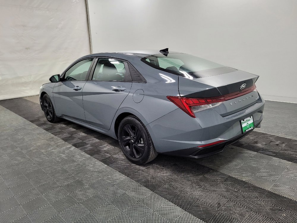 Used 2021 Hyundai Elantra Blue image 3