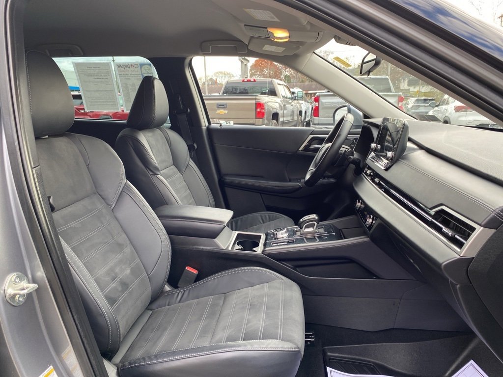 Used 2023 Mitsubishi Outlander SE image 12