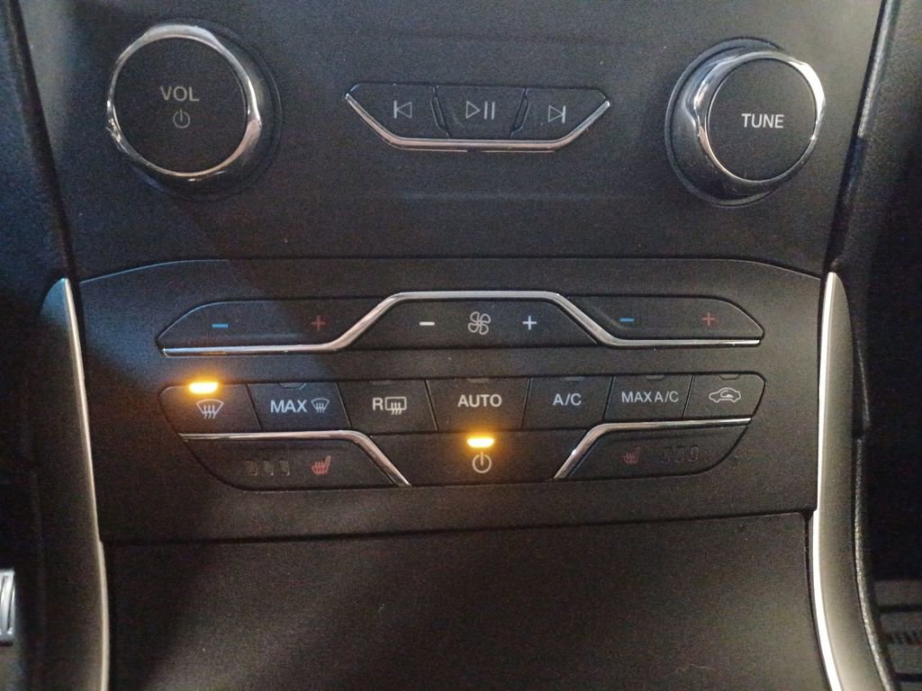 Used 2020 Ford Edge SEL image 16