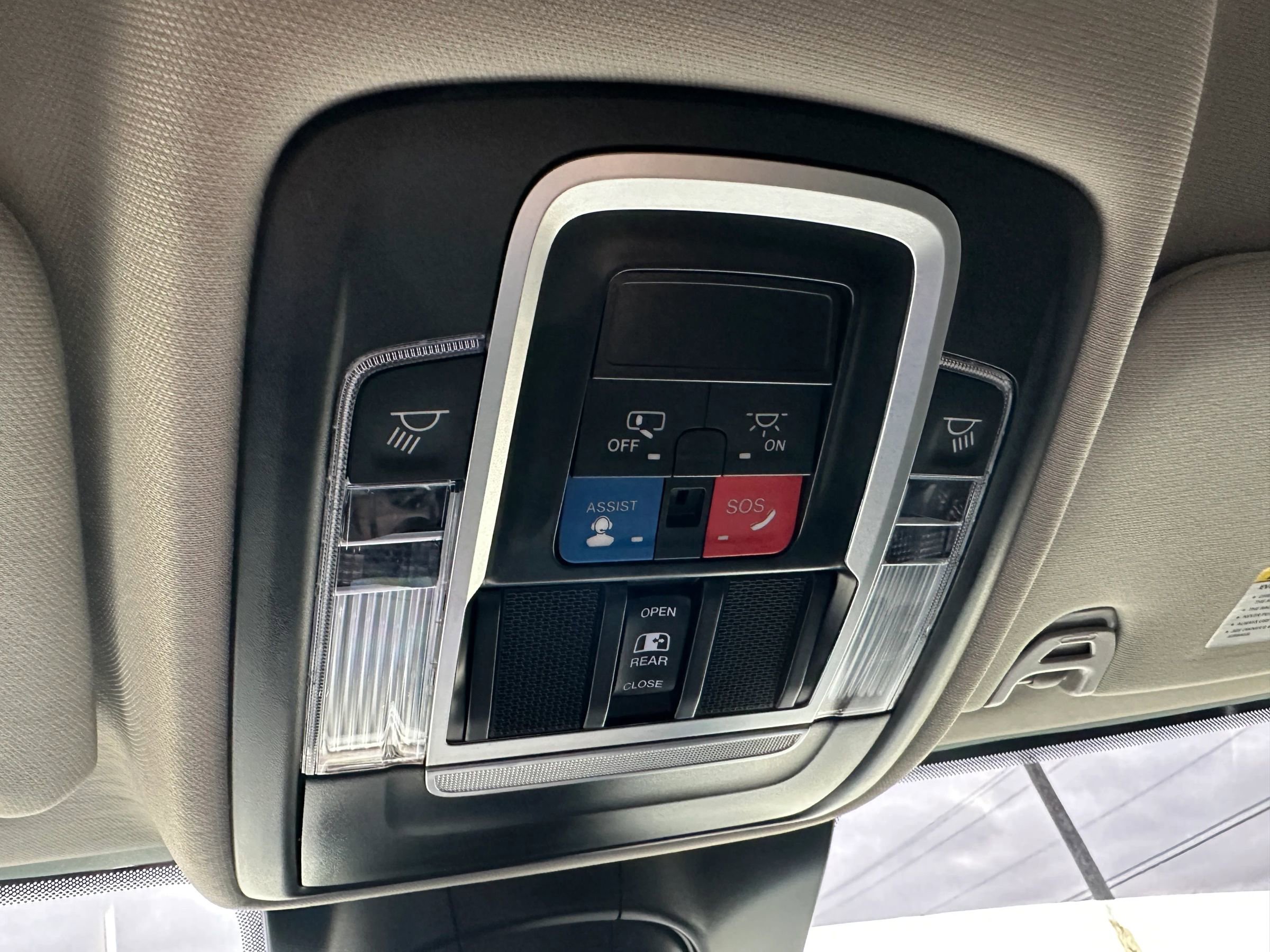 Used 2024 RAM 4500 Laramie image 19