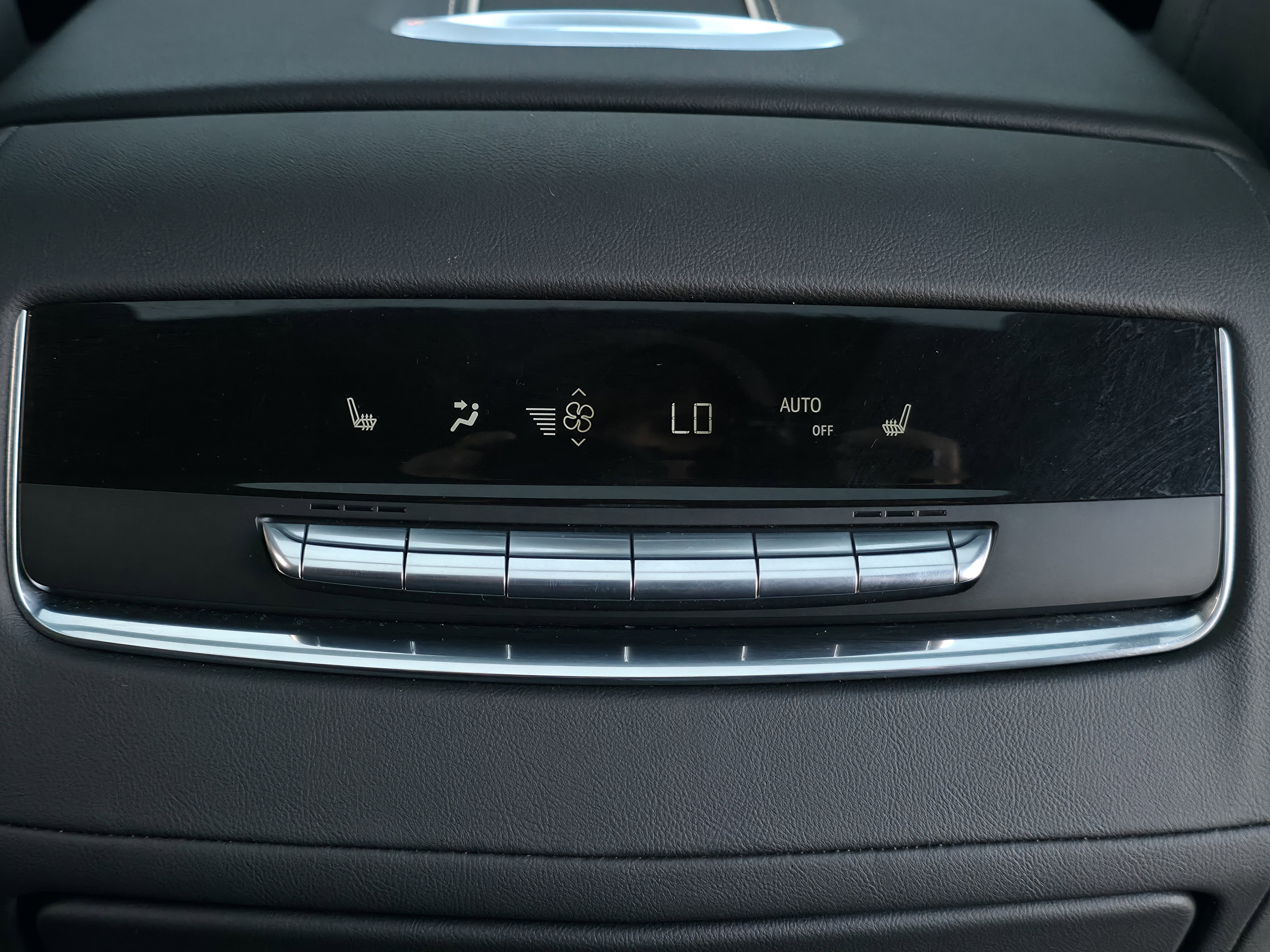 Used 2021 Cadillac Escalade Premium Luxury w/ Driver Assist Tech Package image 39