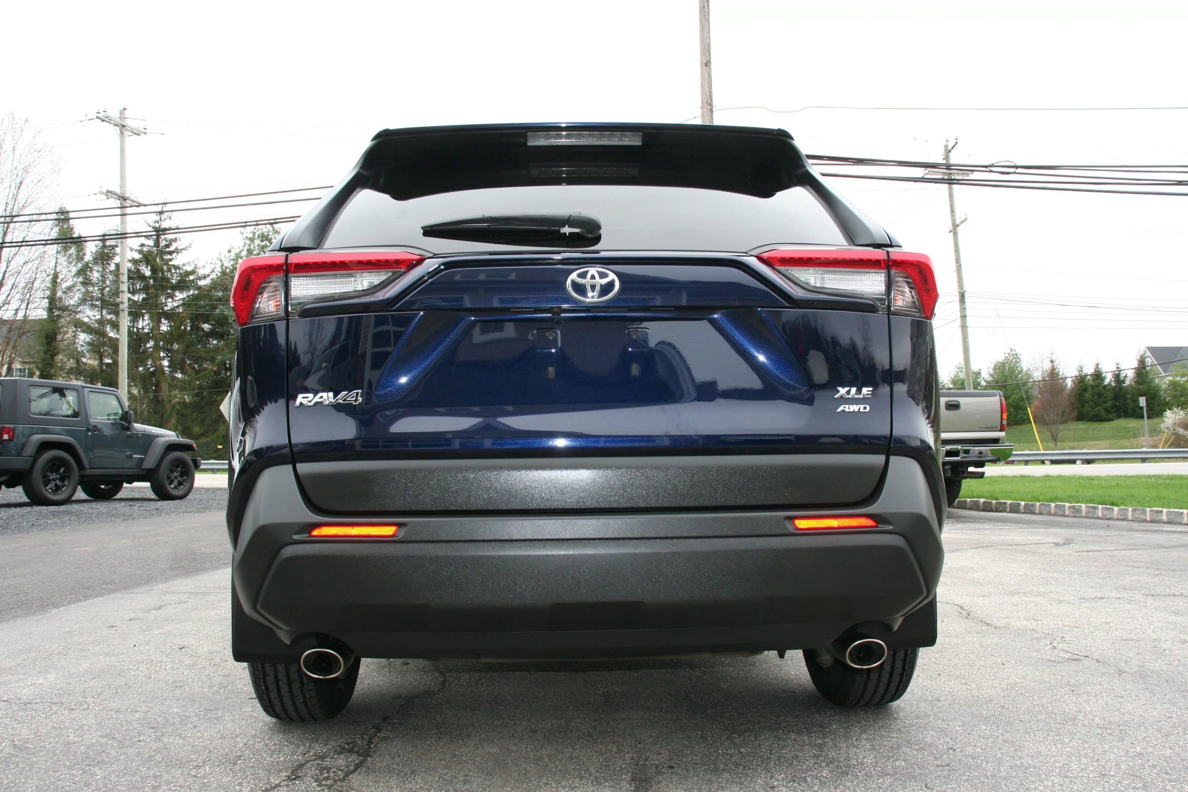 Used 2019 Toyota RAV4 XLE w/ Convenience Package image 4