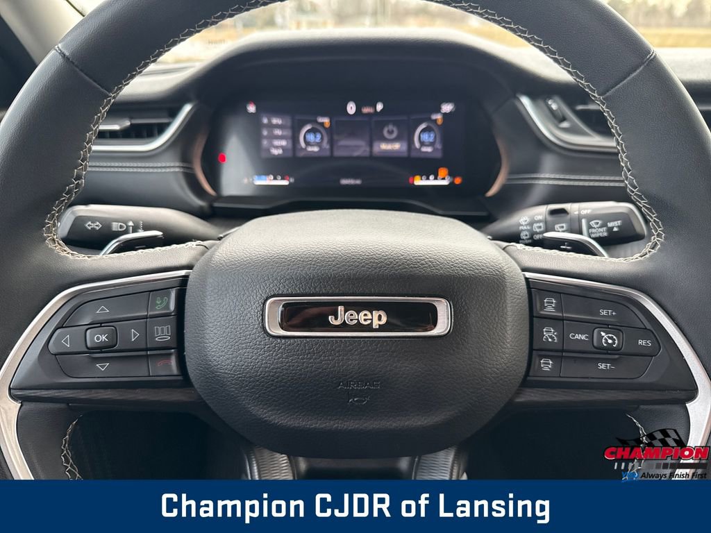 Used 2023 Jeep Grand Cherokee L Laredo AWD/4WD image 16