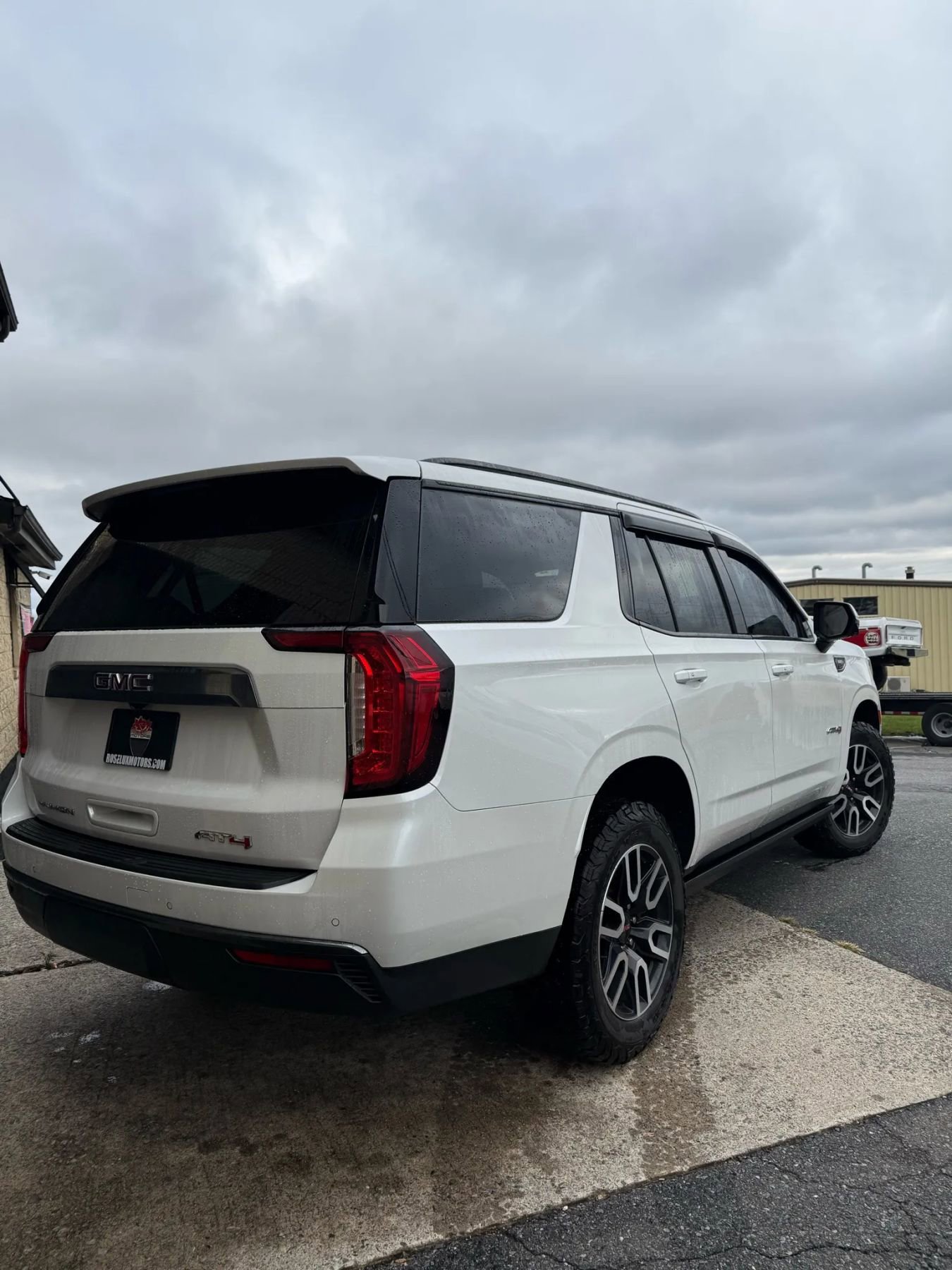 Used 2021 GMC Yukon AT4 w/ AT4 Premium Package image 3