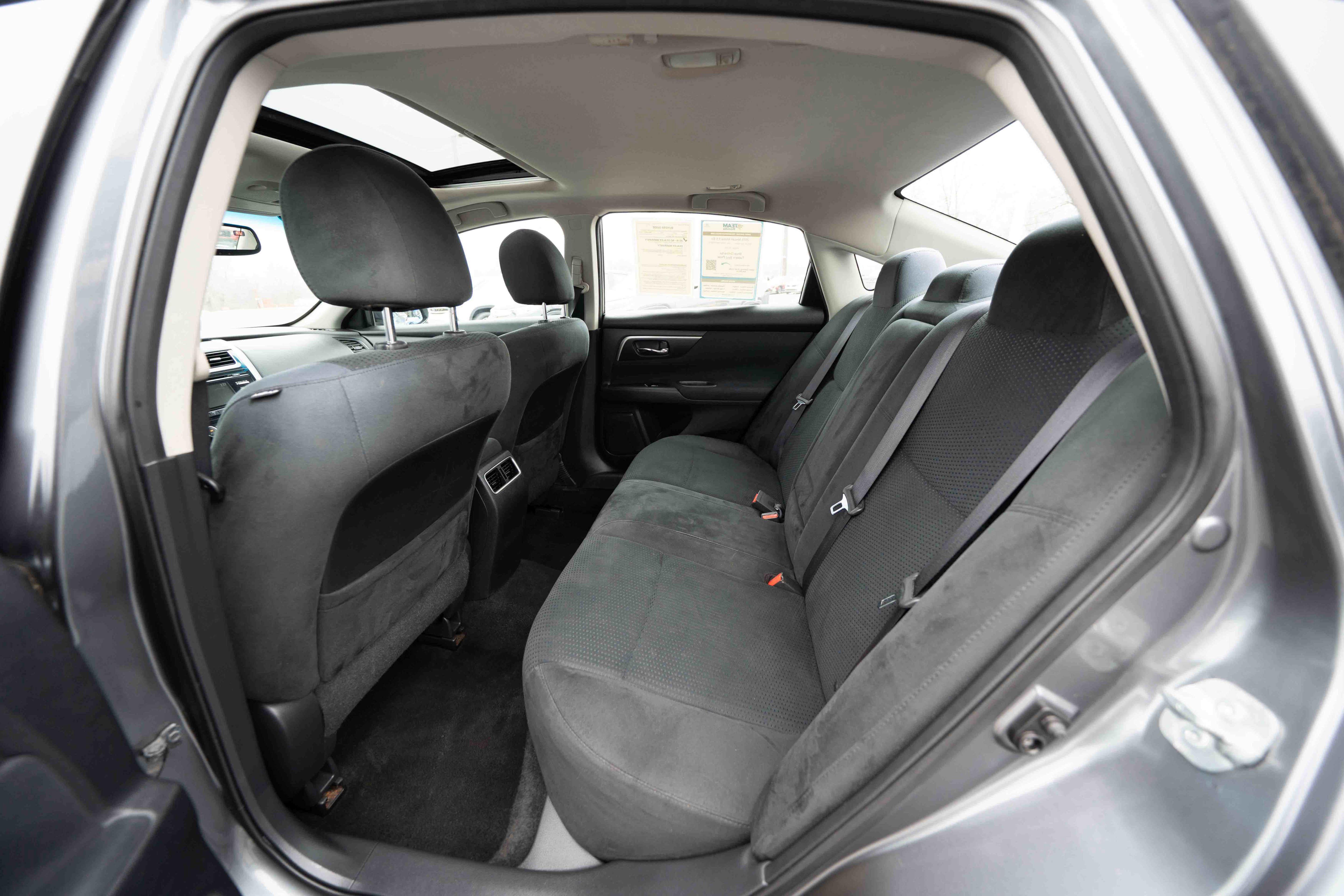 Used 2015 Nissan Altima 2.5 SV w/ Convenience Package image 23