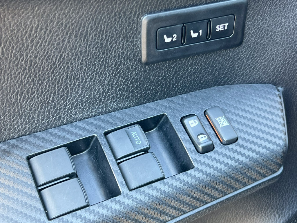 Used 2015 Toyota RAV4 Limited w/ Technology Package AWD/4WD image 17