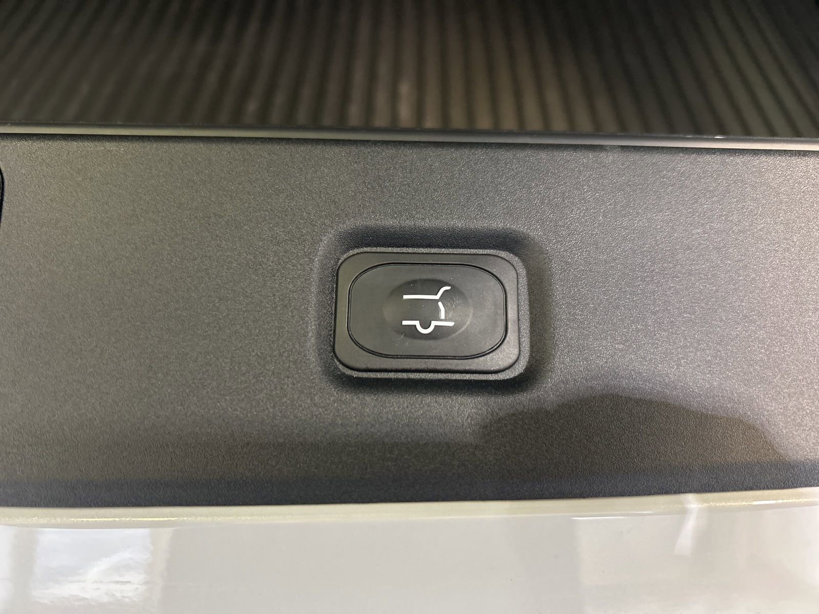 Used 2025 Ford Expedition Max Platinum w/ Stealth Appearance Package image 16