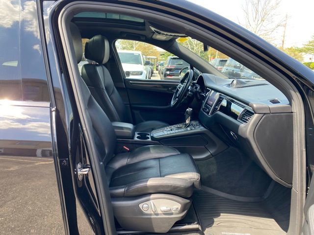 Used 2017 Porsche Macan image 32