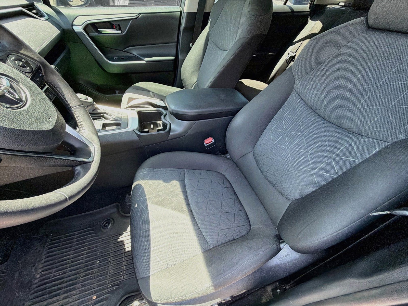 Used 2022 Toyota RAV4 XLE w/ Convenience Package FWD image 11