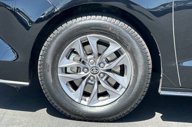 Certified 2024 Toyota Sienna LE AWD/4WD image 32