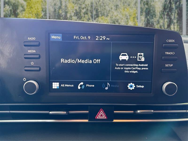 Used 2021 Hyundai Elantra SE FWD image 16