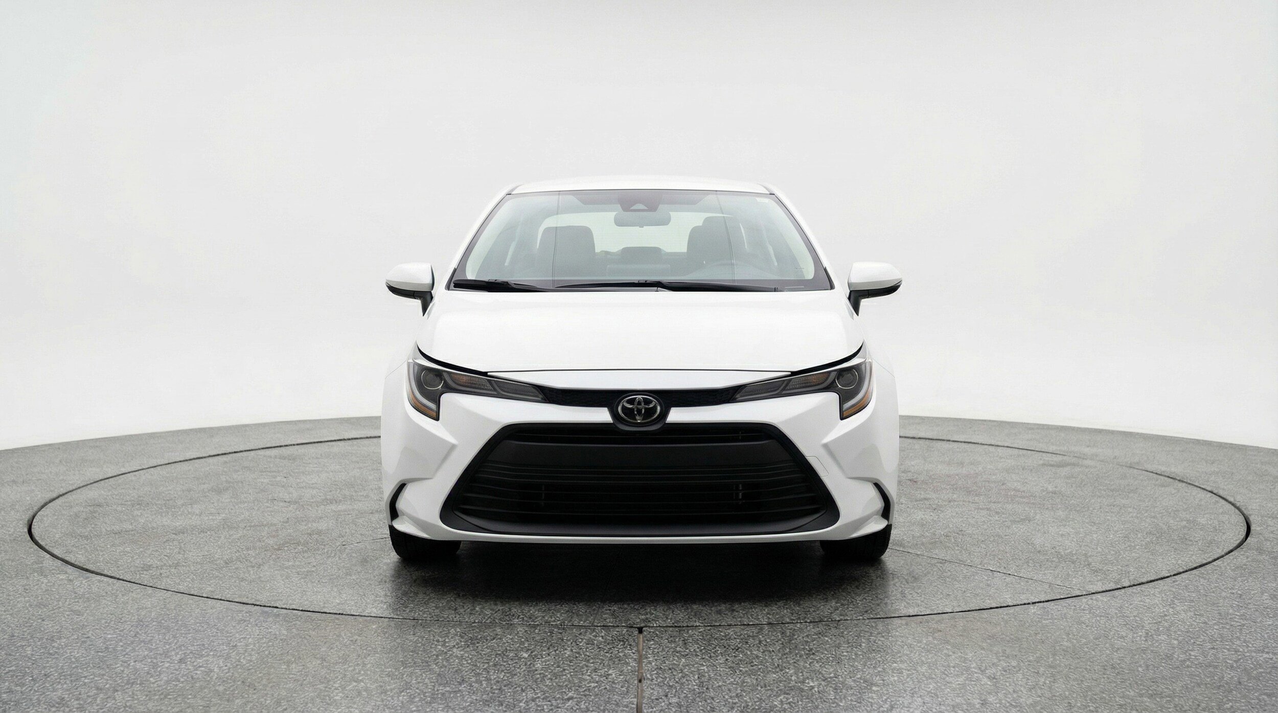 Used 2025 Toyota Corolla LE image 2