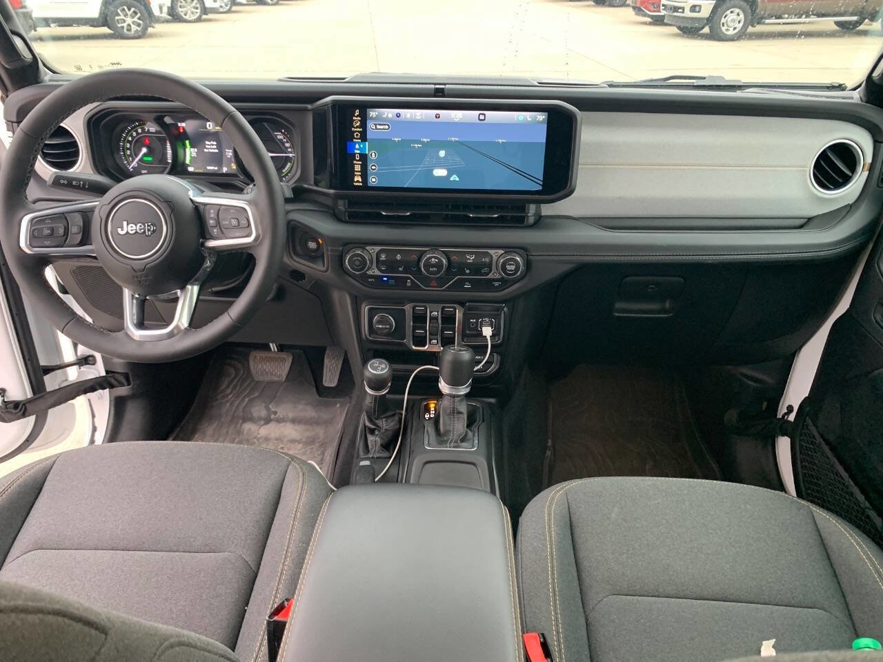 Used 2025 Jeep Wrangler Unlimited Sahara image 19