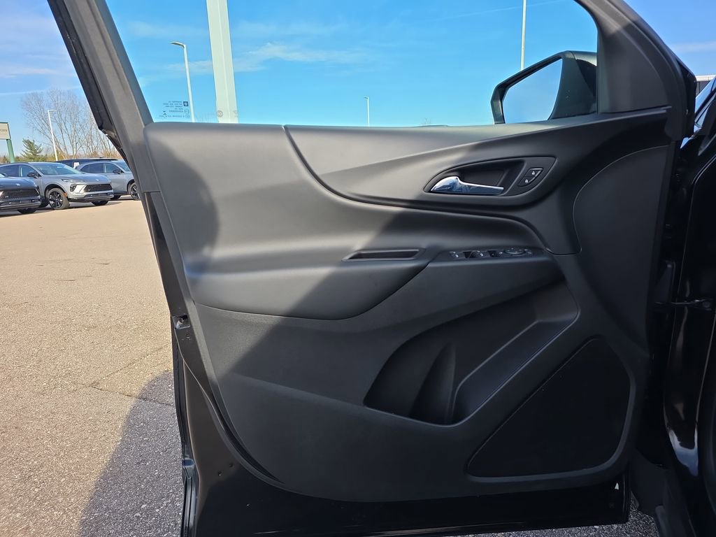 Used 2018 Chevrolet Equinox LT image 25