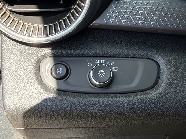 Certified 2025 Chevrolet Trax ACTIV FWD image 25