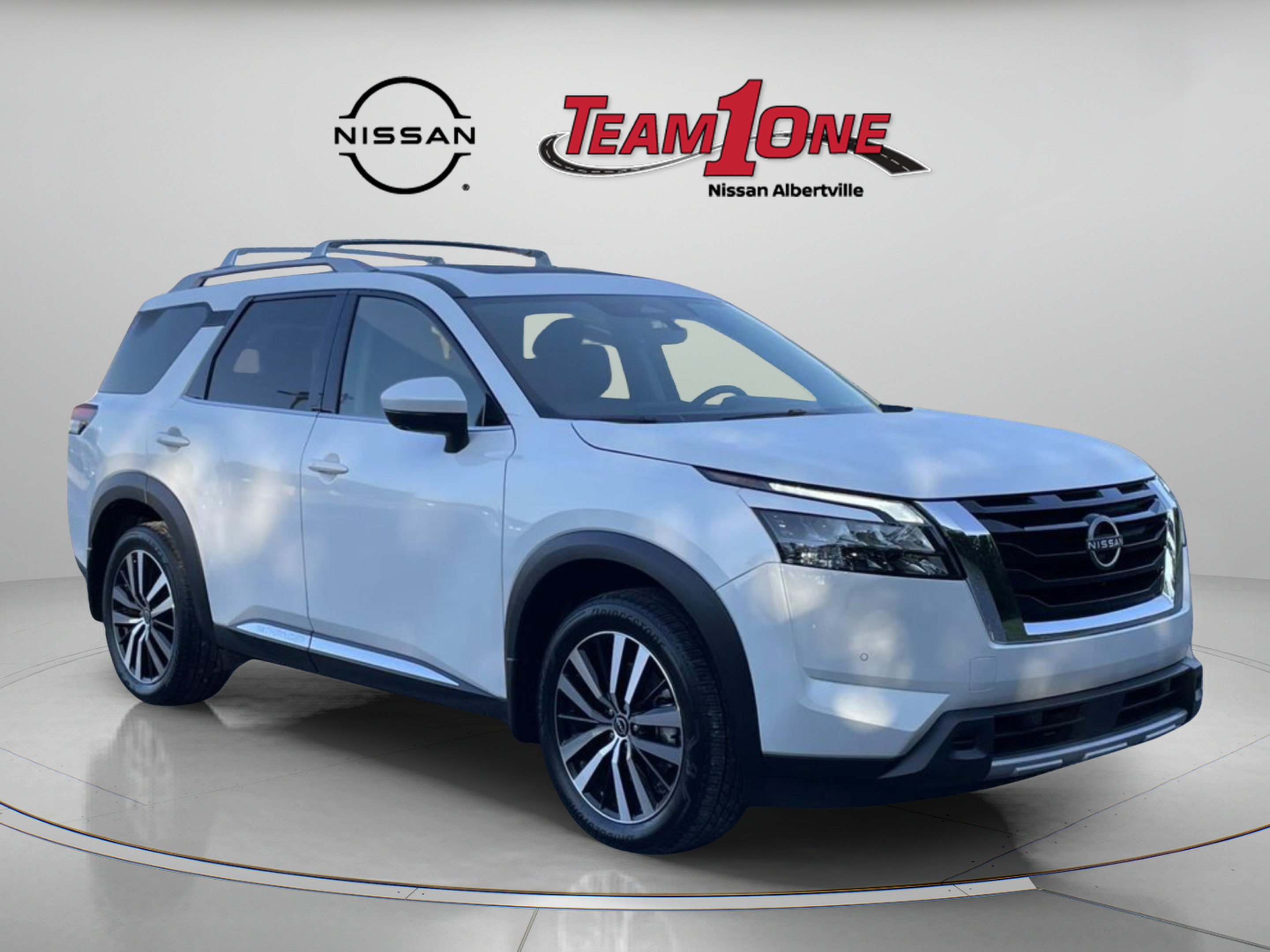 Used 2025 Nissan Pathfinder Platinum w/ Cargo Package FWD image 1