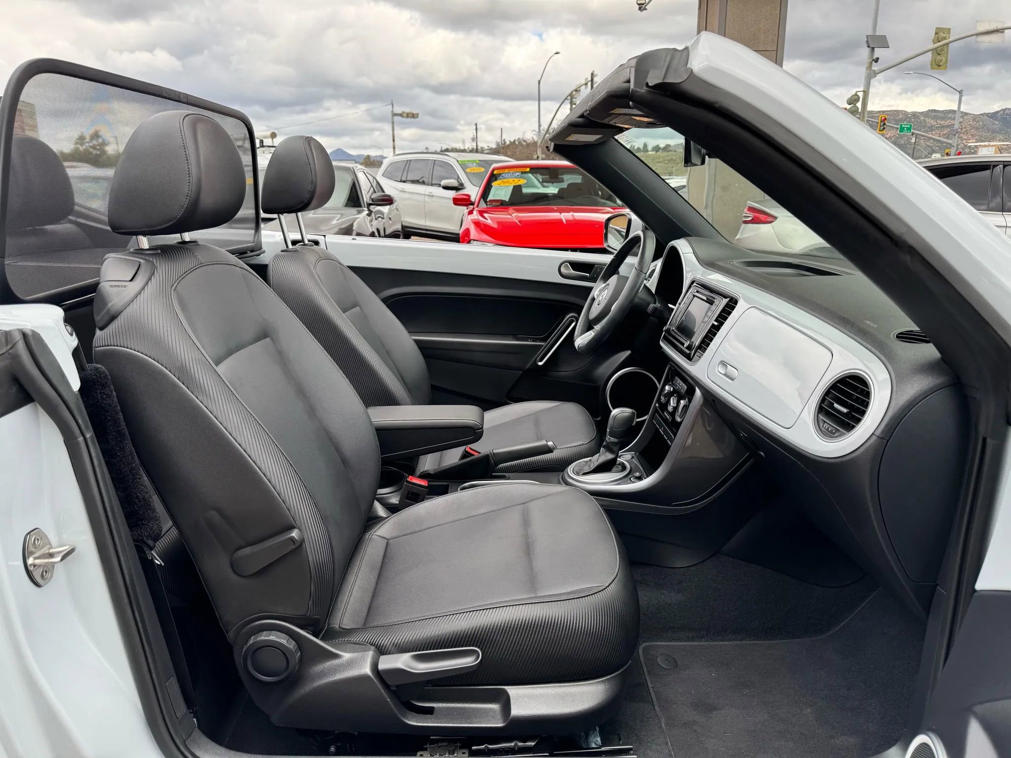 Used 2018 Volkswagen Beetle 2.0T S w/ Style & Comfort Package image 25