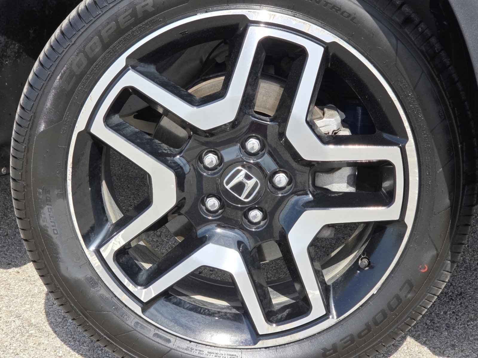 Used 2023 Honda Passport Elite image 14