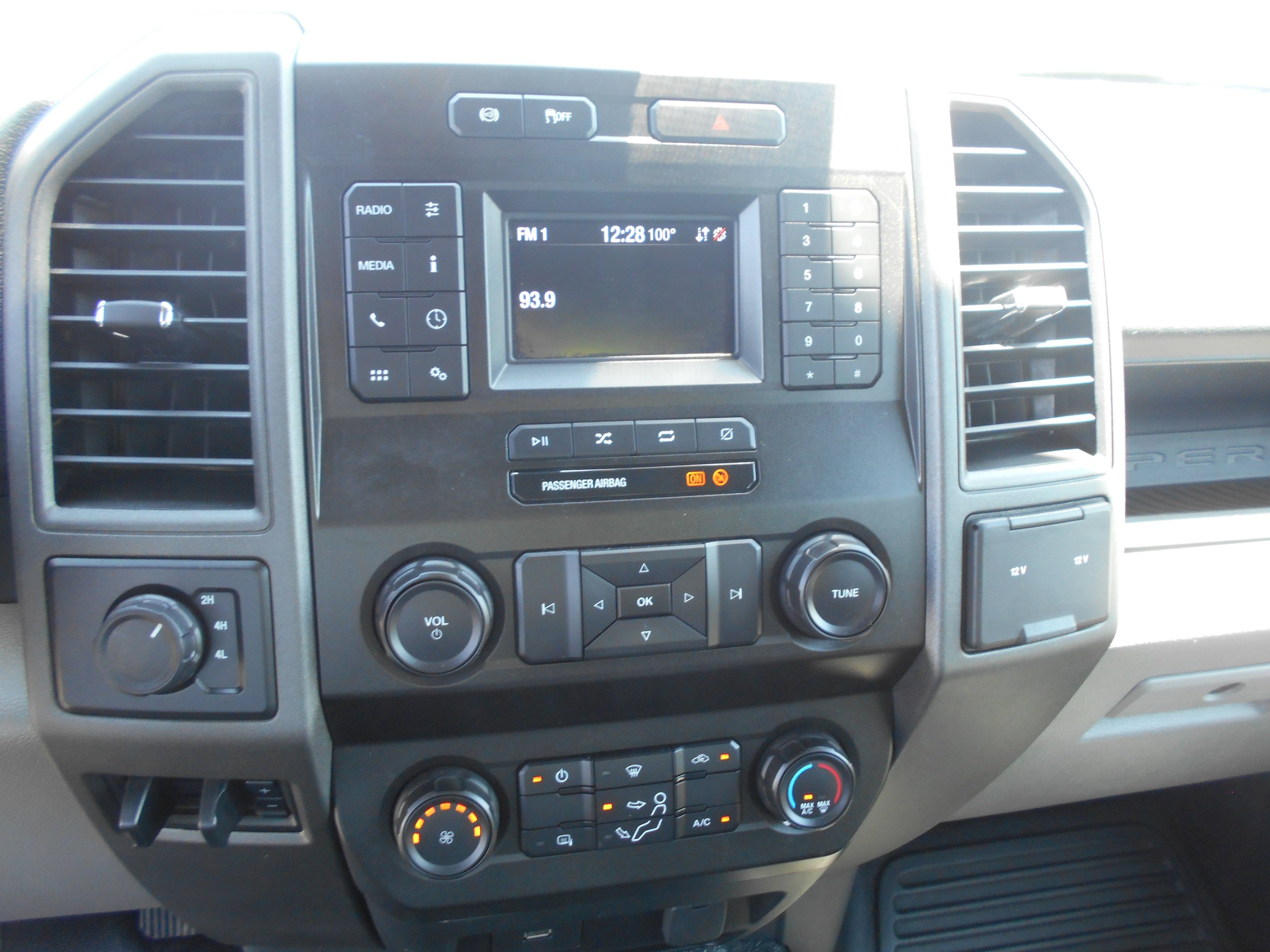 Used 2022 Ford F450 XL w/ Power Equipment Group AWD/4WD image 3