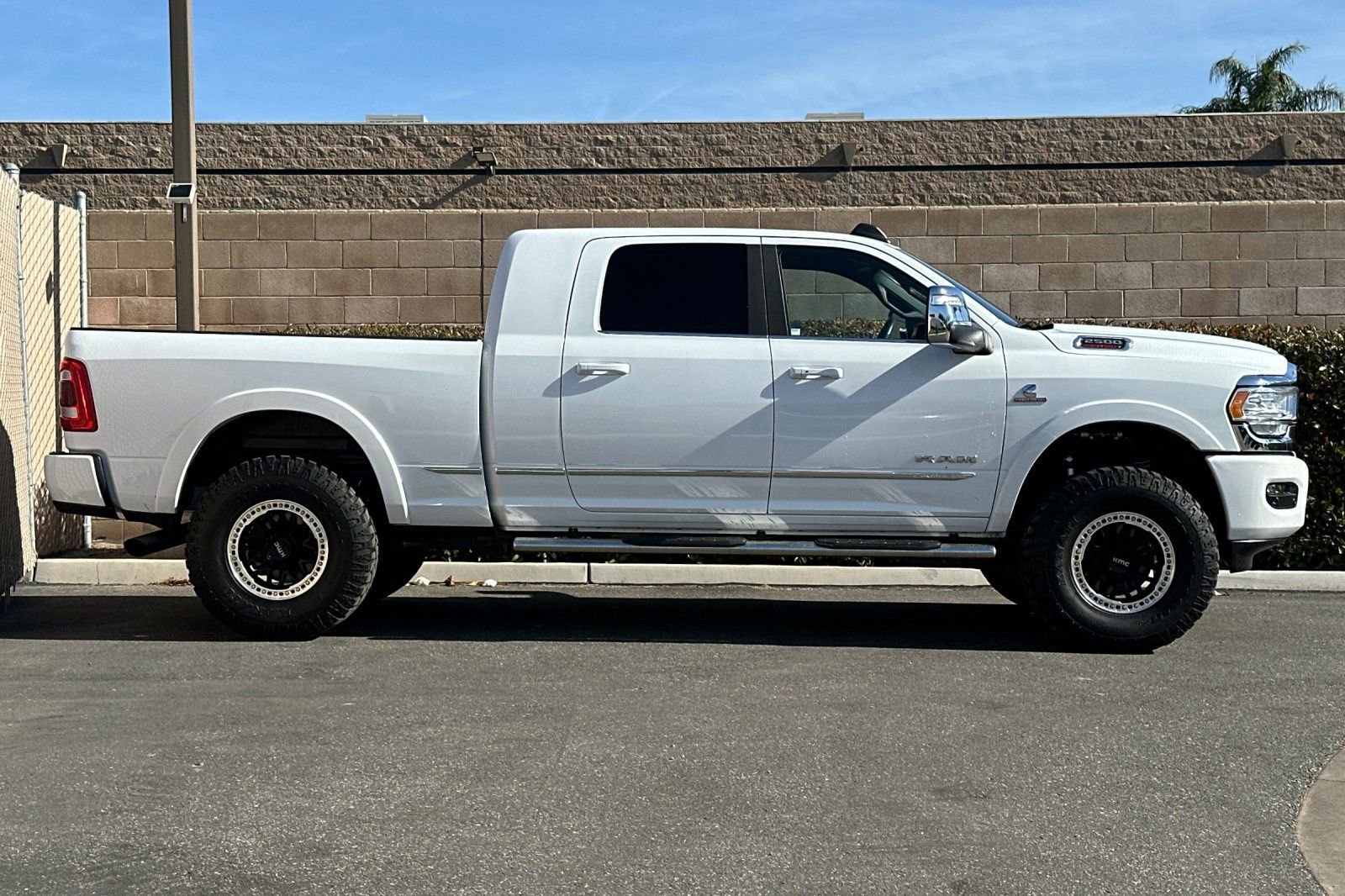 Used 2023 RAM 2500 Limited AWD/4WD image 3
