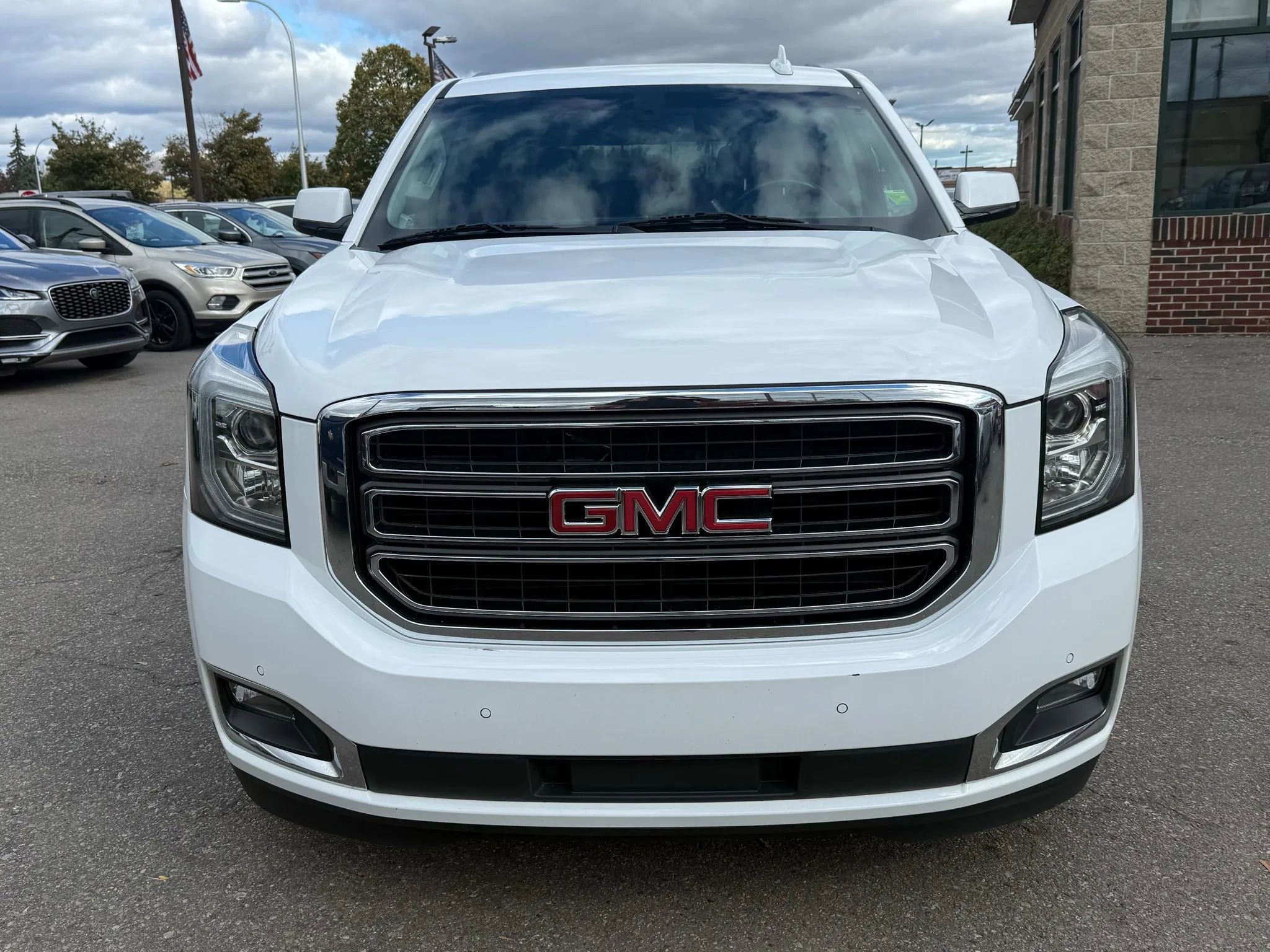 Used 2019 GMC Yukon SLE w/ SLE Value Package image 2