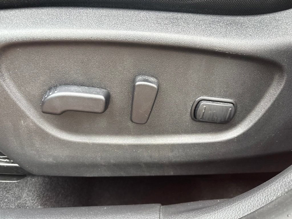 Used 2020 Nissan Rogue SV AWD/4WD image 19