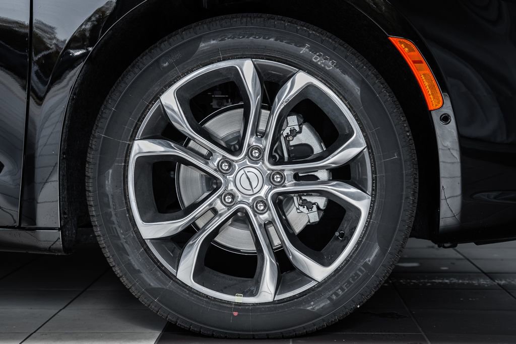 New 2026 Chrysler Pacifica Pinnacle image 16