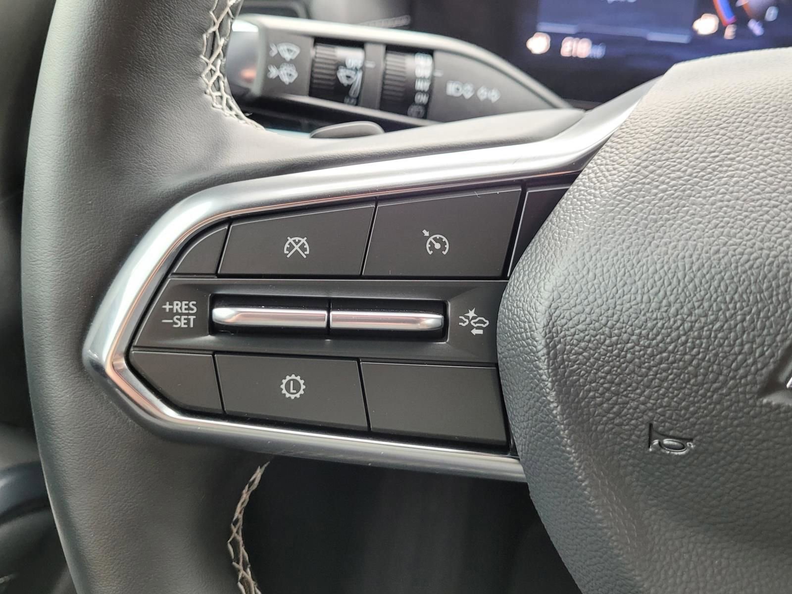 Used 2025 Chevrolet Traverse LT w/ Driver Confidence Package image 32