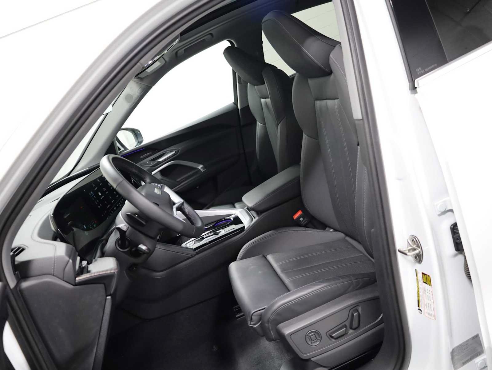 Certified 2025 Audi Q5 Premium Plus w/ Premium Plus AWD/4WD image 5