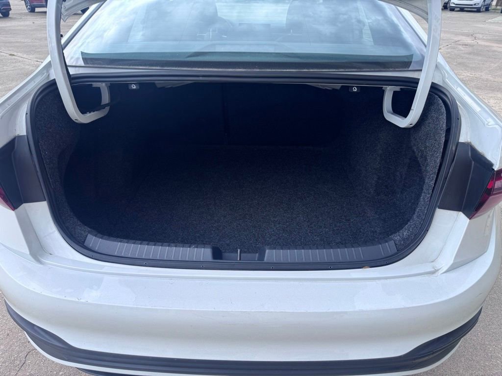 Used 2025 Volkswagen Jetta Sport FWD image 19