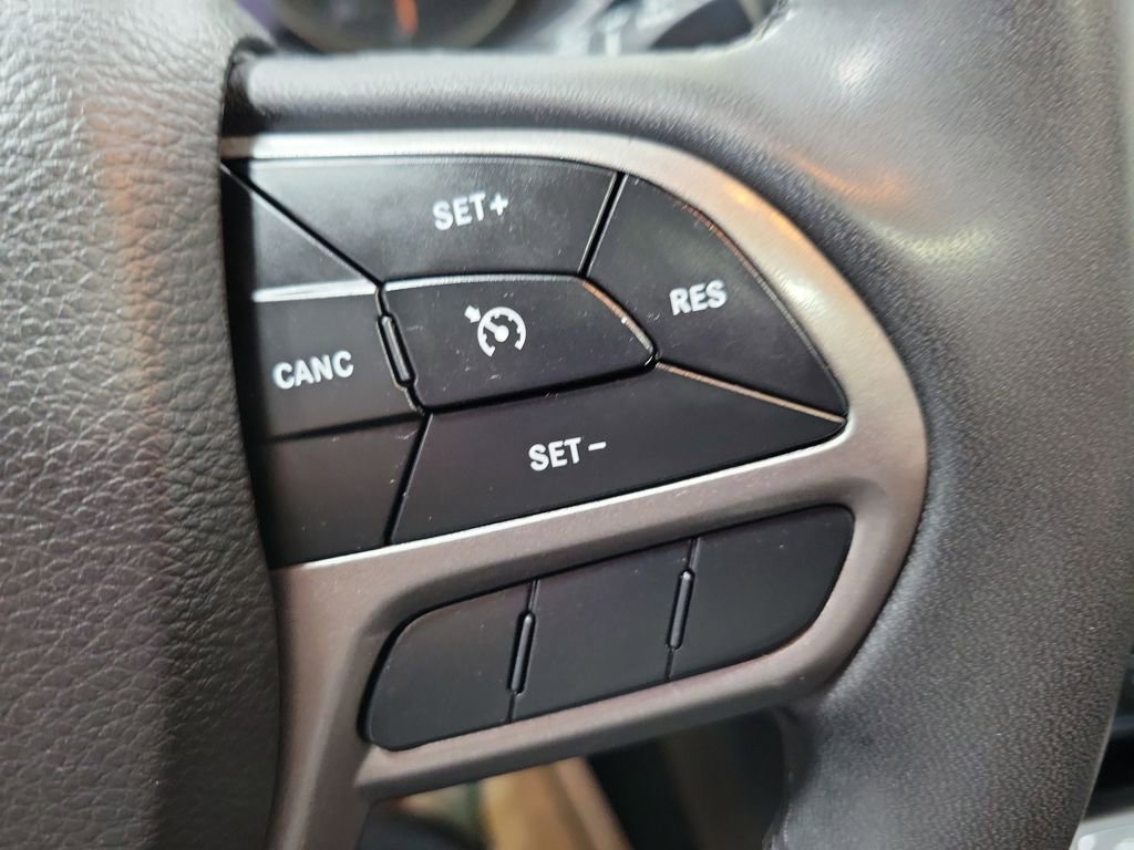 Used 2022 Jeep Cherokee Latitude Lux w/ Sun & Sound Group image 36